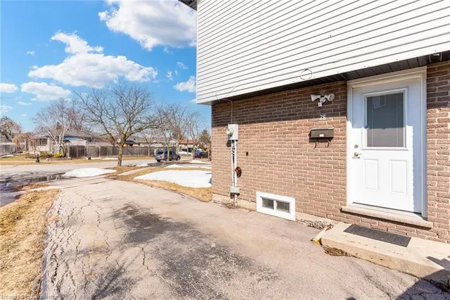 Additional image 3 of 28 Arbutus Cres