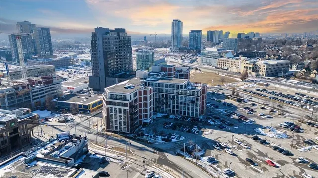 Additional image 18 of 404 King St Unit 526