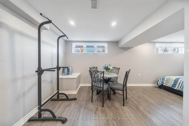 Additional image 33 of 37 Burgby Ave