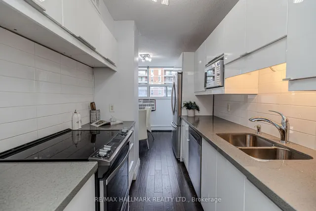 Additional image 6 of 1950 Main St Unit 607