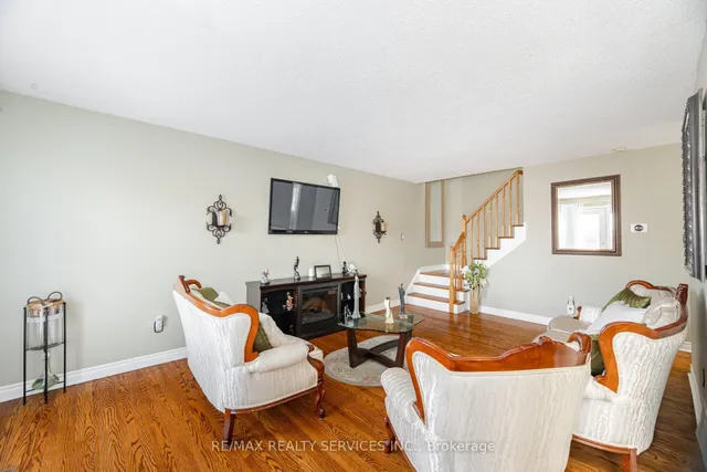 Additional image 11 of 19 Town House Cres