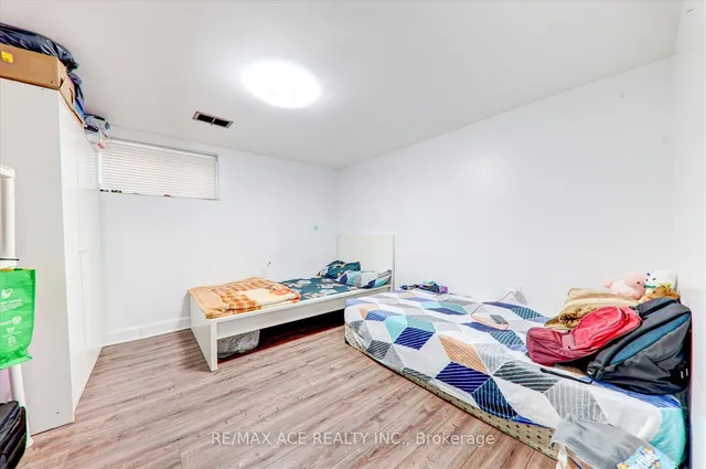 Additional image 10 of 12 Restever Gate