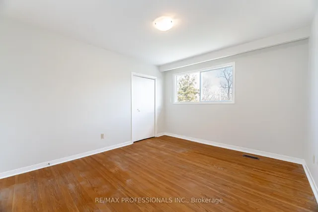 Additional image 29 of 37 Thicket Rd