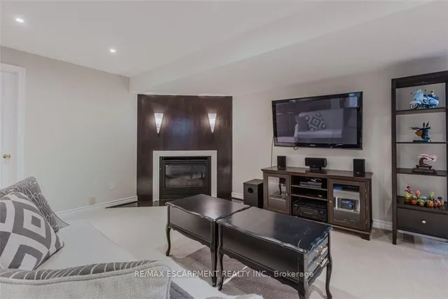 Additional image 32 of 954 Wintergreen Pl