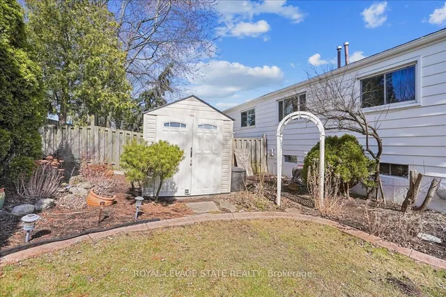 Additional image 34 of 43 Yorkdale Cres