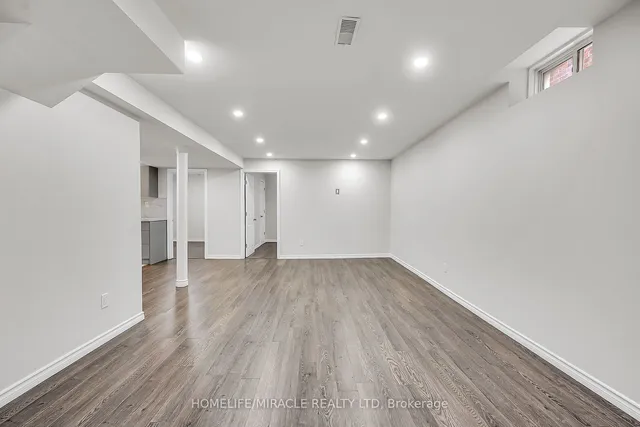 Additional image 36 of 226 Spring valley Cres