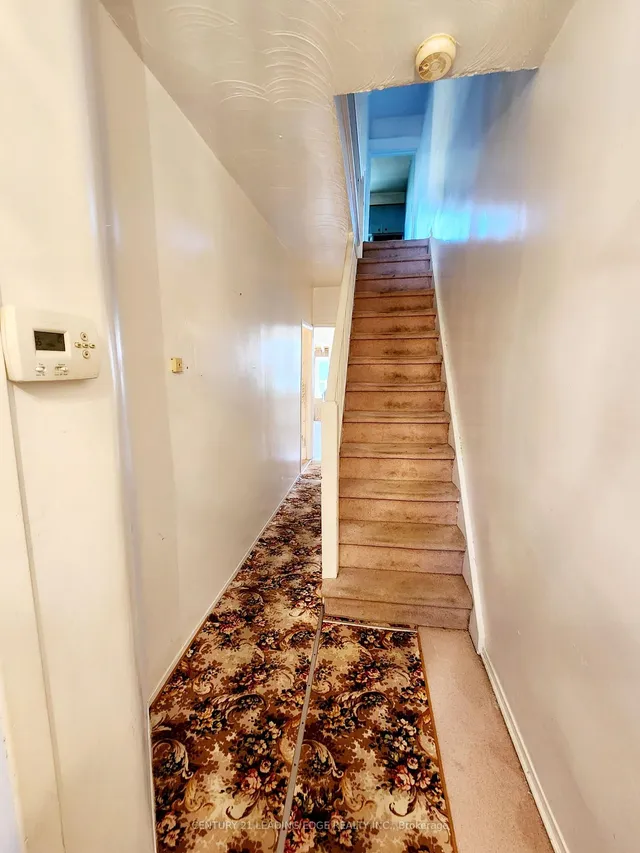 Additional image 21 of 635 Coxwell Ave