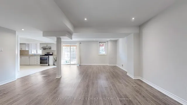 Additional image 41 of 32 Intrigue Tr