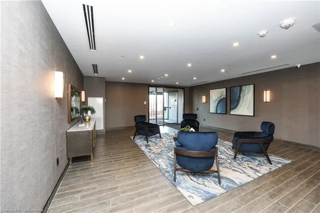 Additional image 5 of 460 Dundas St Unit 306