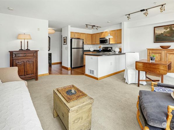827 Hiawatha Place S UNIT 405, Seattle, WA 98144