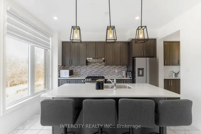 Additional image 17 of 19 Queenpost Dr