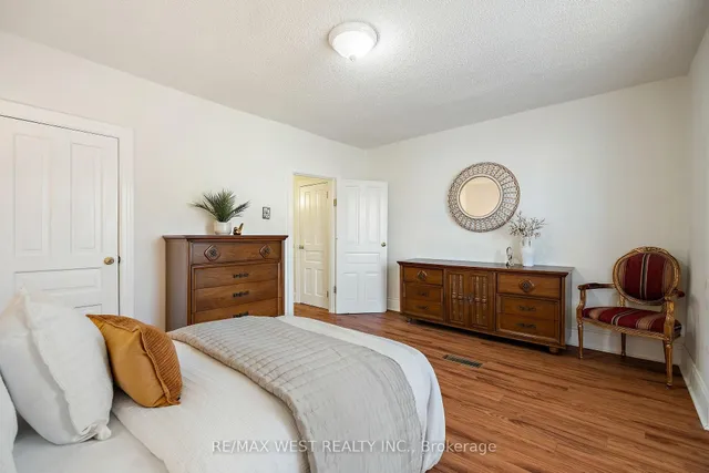 Additional image 18 of 119 Bellwoods Ave