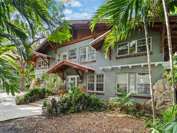 752 NW 7th Street Rd, Miami, FL 33136
