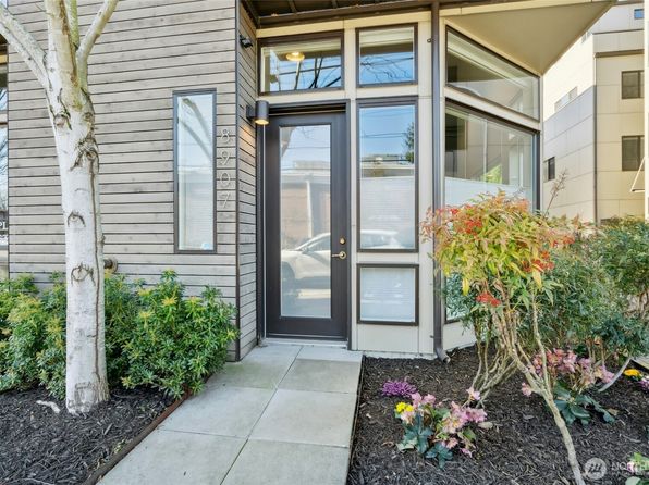 8907 Roosevelt Way NE, Seattle, WA 98115