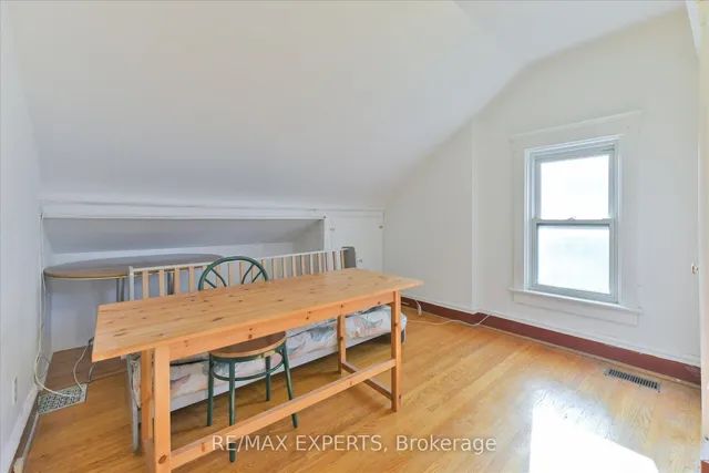 Additional image 31 of 18 Barton Ave