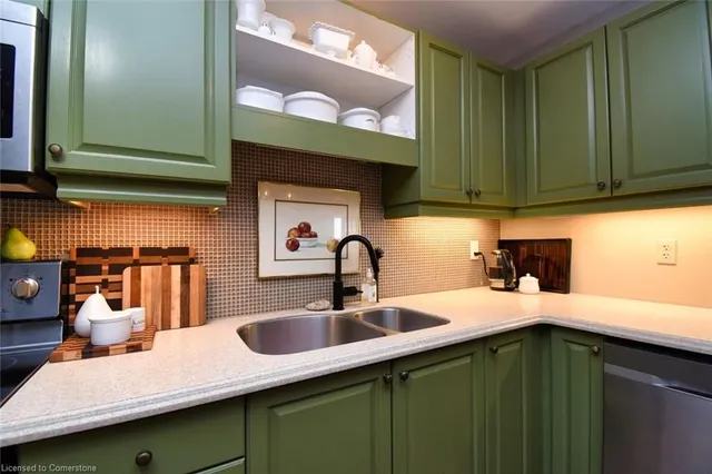 Additional image 16 of 3000 Creekside Dr Unit 304