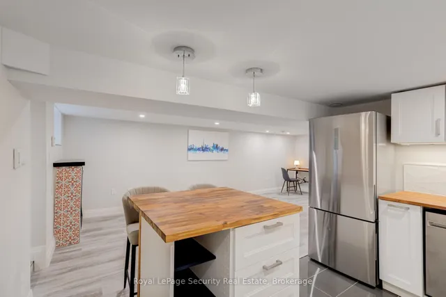 Additional image 37 of 204 Montrose Ave