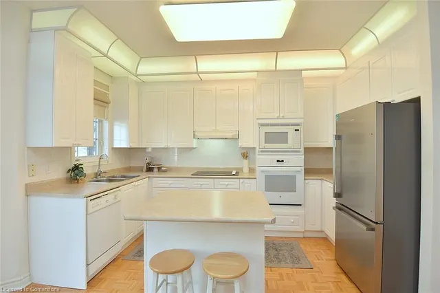 Additional image 19 of 118 Silverbirch Blvd