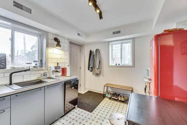 Additional image 18 of 205 Bathurst St