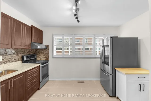 Additional image 12 of 400 Bloor St Unit 100