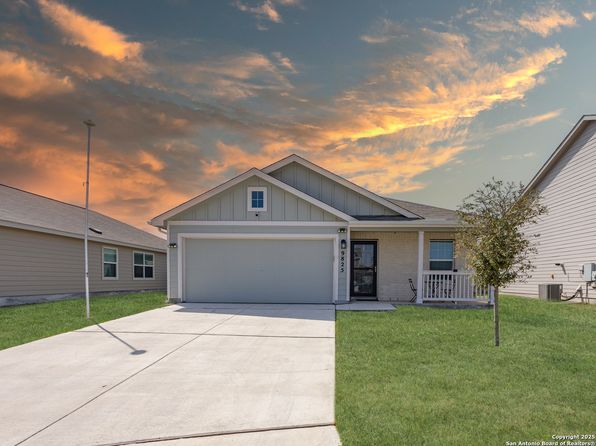 9825 Munster Dr, Schertz, TX 78154