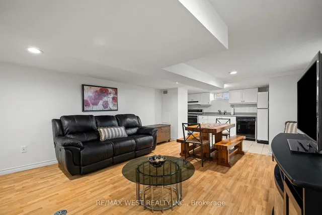 Additional image 22 of 119 Bellwoods Ave