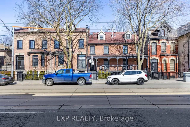 366 Dundas St