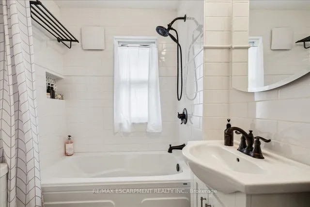 Additional image 24 of 100 Balmoral Ave