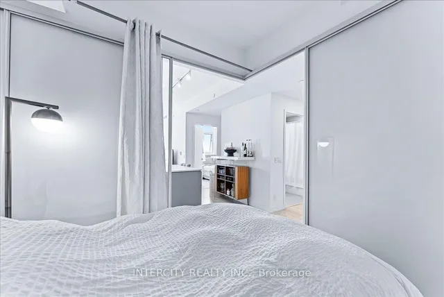 Additional image 10 of 33 Helendale Ave Unit 2407