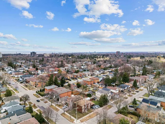 Additional image 36 of 112 Foch Ave