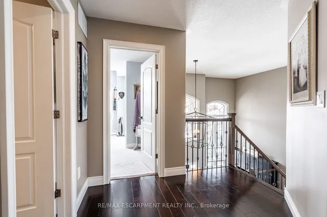 Additional image 24 of 80 Commando Crt