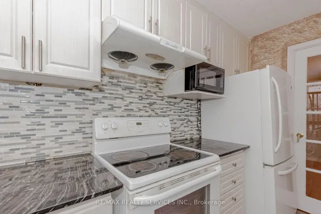 Additional image 25 of 18 Knightsbridge Rd Unit 304