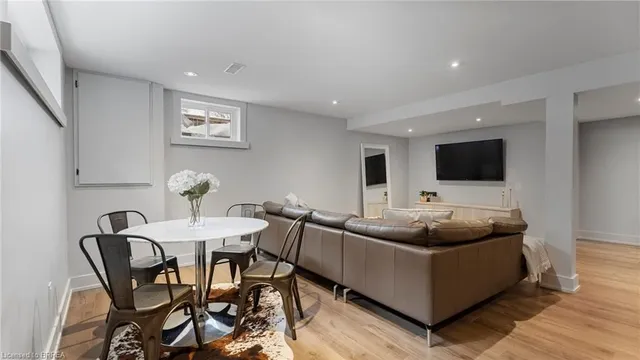 Additional image 18 of 4 Holt Ave