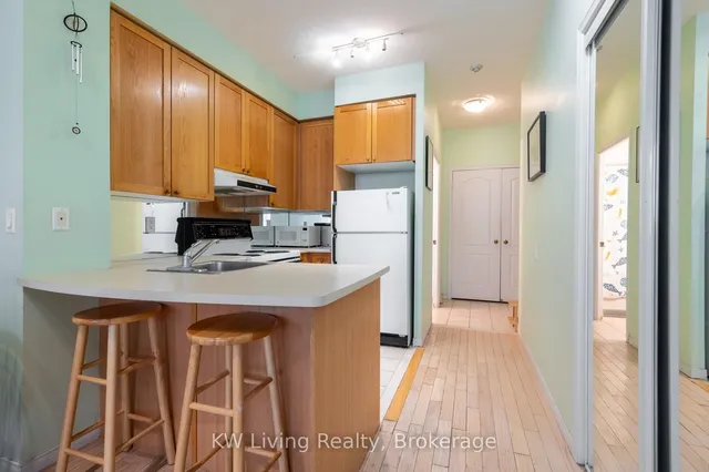 Additional image 8 of 555 Yonge St Unit 404