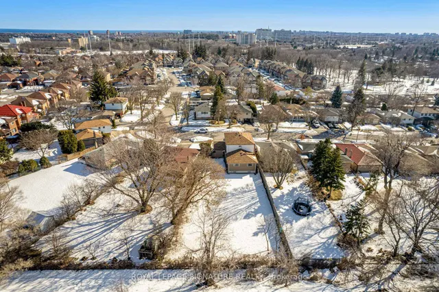 Additional image 42 of 40 Tweedrock Cres