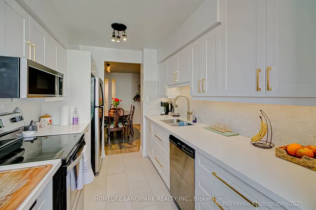 Additional image 15 of 633 Bay St Unit 1703