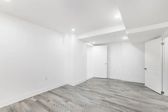 Additional image 41 of 28 Ezra Cres