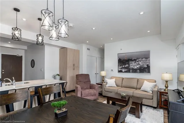 Additional image 11 of 16 Markle Cres Unit 211