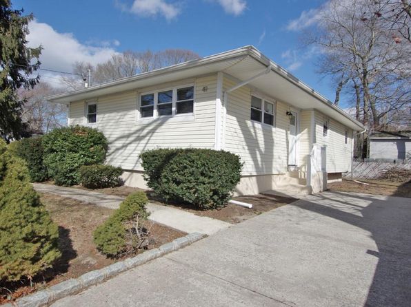 49 Lexington Road, Shirley, NY 11967