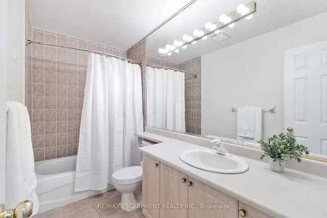 Additional image 18 of 100 Beddoe Dr Unit 110