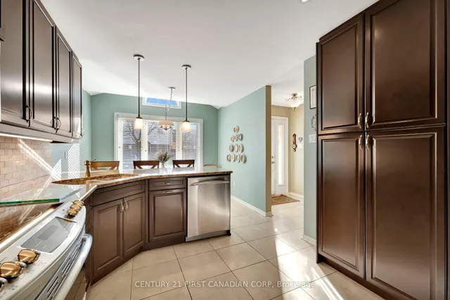 Additional image 8 of 5255 Lakeshore Rd Unit 6