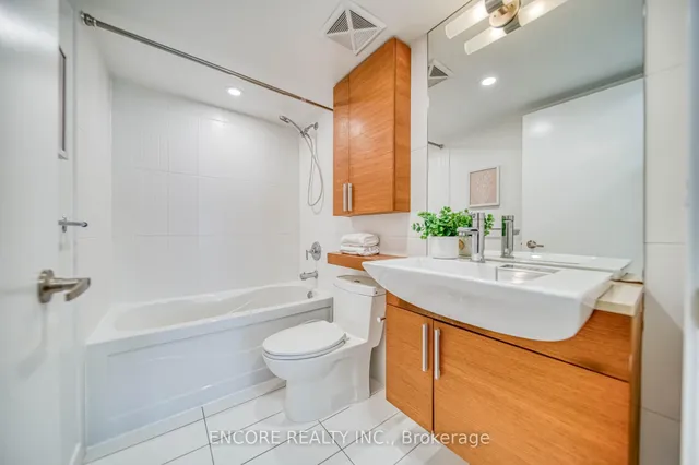 Additional image 17 of 25 Capreol Crt Unit 706