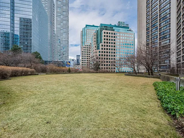 Additional image 31 of 33 Harbour Sq Unit 1008