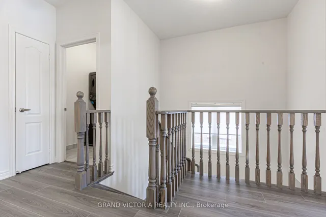 Additional image 26 of 35 Mountain Heights Pl