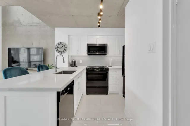 Additional image 8 of 954 King St Unit 323