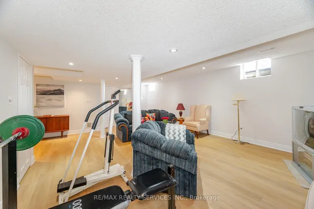 Additional image 39 of 17 Springhurst Ave