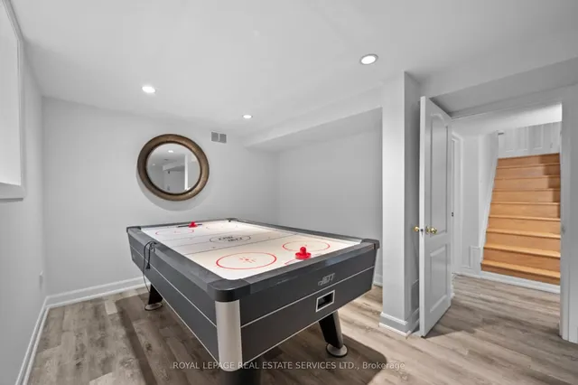 Additional image 28 of 49 Meadowvale Dr