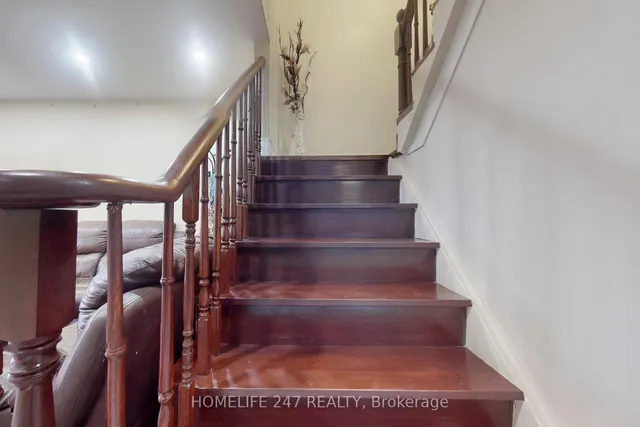 Additional image 16 of 38 Deanscroft Sq