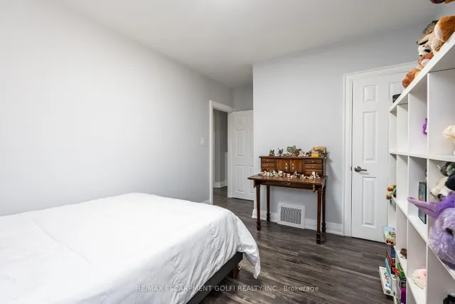 Additional image 16 of 119 King St