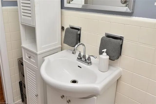 Additional image 20 of 141 Reid Ave